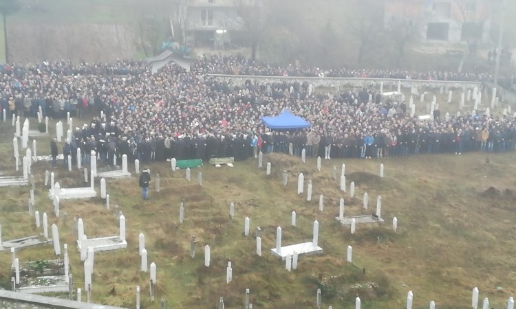 Stanovnici Novog Travnika oprostili se od majke i kćerke koje su poginule u saobraćajnoj nesreći