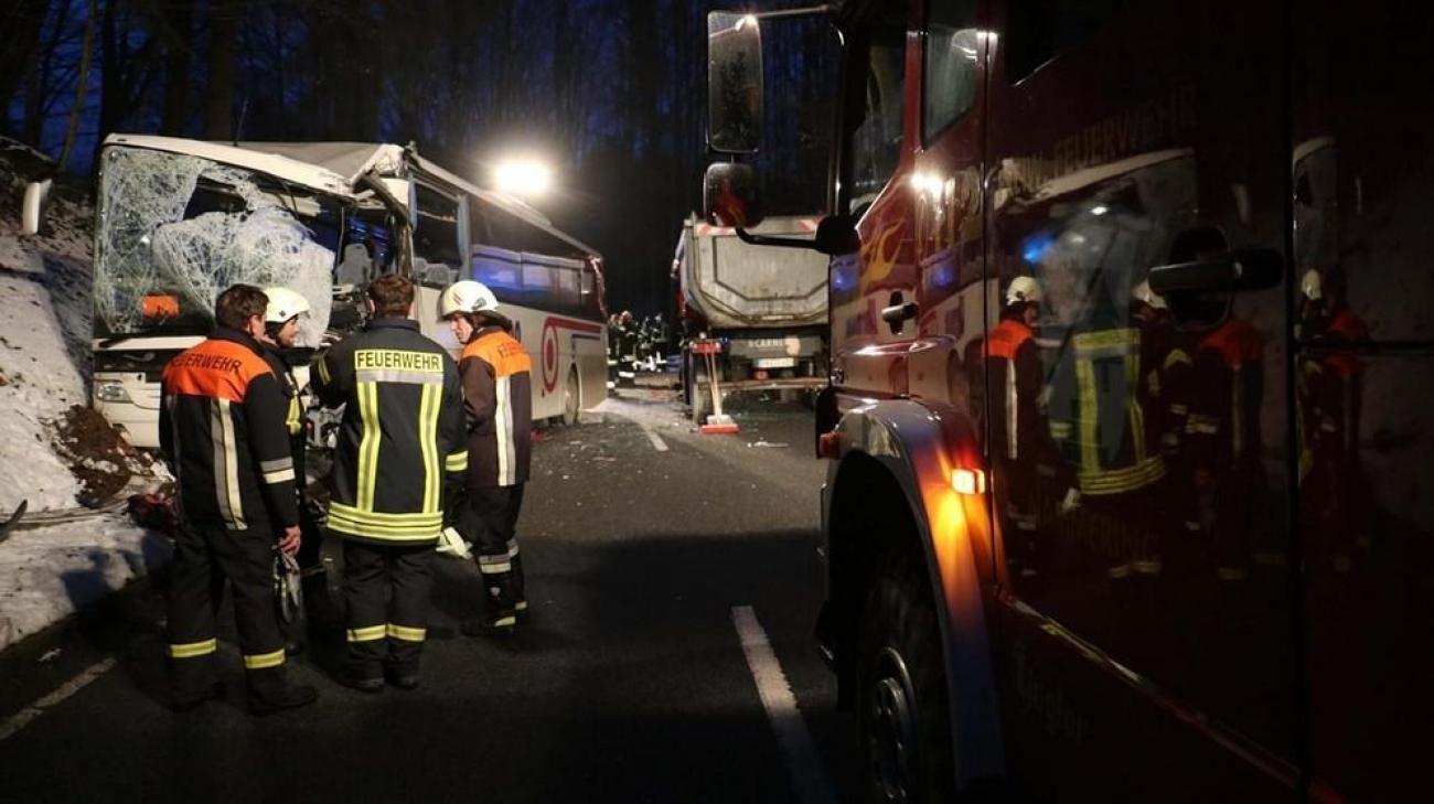 Sudar kamiona i autobusa u Njemačkoj: Jedna osoba poginula, jedanaestero djece povrijeđeno