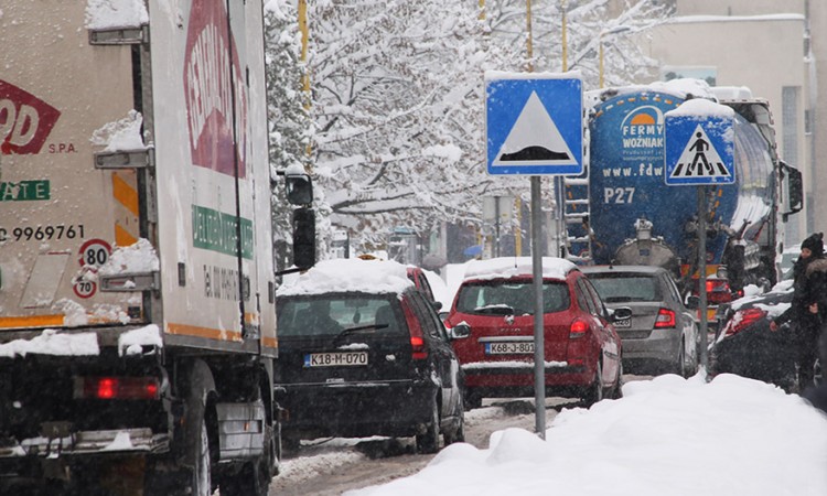 Otežan i usporen saobraćaj zbog novih snježnih padavina