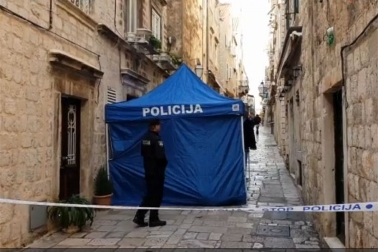 Detalji tragedije u Dubrovniku: Mornar ubio punca i suprugu pa sebi presudio