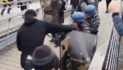 Pariz: Nepoznati bokser brutalnim udarcima natjerao specijalnu policiju na povlačenje (VIDEO)