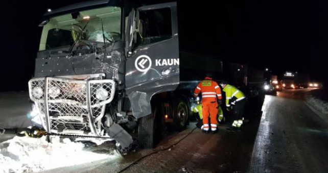 Saobraćajna nesreća u Švedskoj: U sudaru kamiona i minibusa poginulo šest osoba