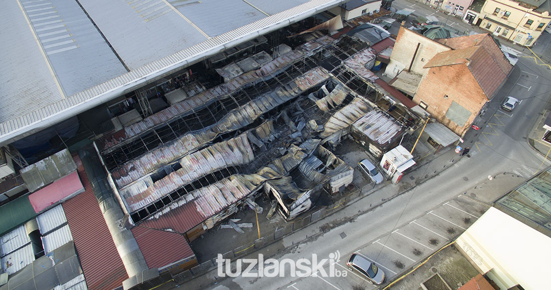 Snimci iz zraka: Ovako izgleda uništeni dio Gradske pijace u Tuzli (VIDEO)