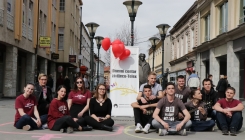 Performans na Osmi mart u Tuzli: Žene trebaju imati bolji položaj u društvu (FOTO)