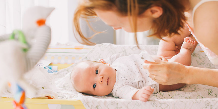 Evo zbog čega novorođene bebe plaču kad sjednete, a prestanu čim ustanete