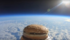 Šta se dogodi s Big Mac-om kad ga pošaljete u svemir (VIDEO)