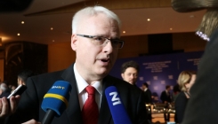 Josipović: Sjećanje na Srebrenicu nije mržnja ni protiv koga, to je istina