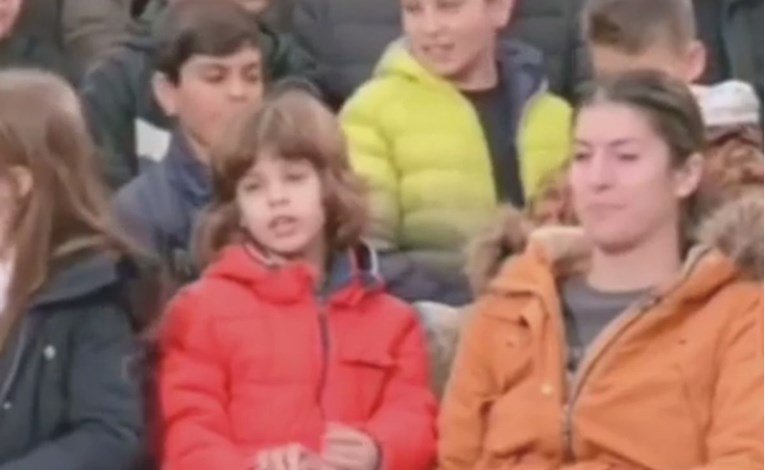 Iskreni Mihajlo: Dječak na televiziji otkrio tatinu prljavu tajnu i nasmijao sve (VIDEO)