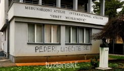 Danas počinje queer festival: Na ateljeu 'Ismet Mujezinović' u Tuzli osvanuo grafit 'Pe*eri liječite se' (FOTO)