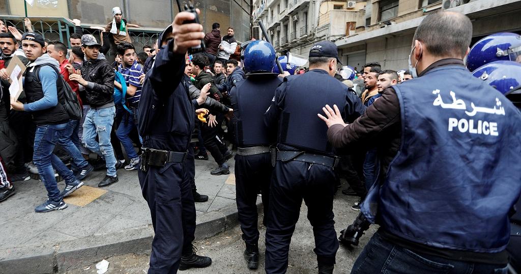 Tokom protesta u Alžiru povrijeđeno 112 policajaca, uhapšeno 195 osoba