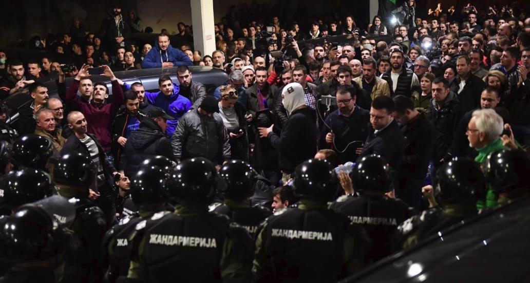 Učesnici protesta “Jedan od pet miliona” nakon upada u zgradu RTS-a se razišli oko ponoći