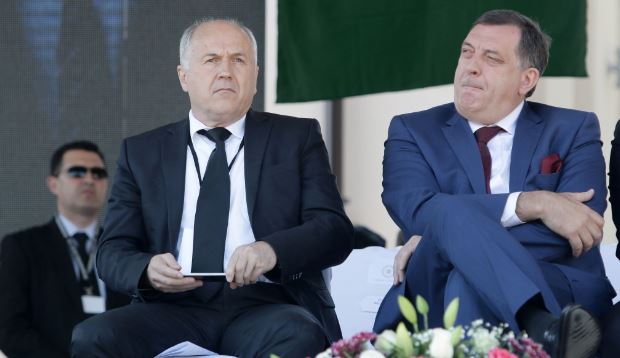 Dodik: Samo povlačenje nametnute odluke može BiH vratiti u pređašnje stanje