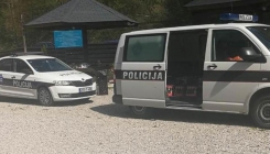 Nesvakidašnji prizor: Policijski kombi pun piva na odmaralištu u Olovu