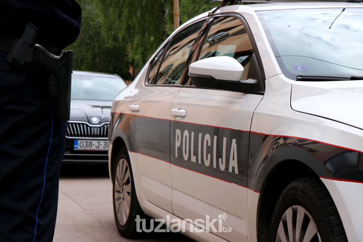 Policija vozaču iz Tuzle privremeno oduzela automobil