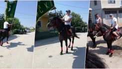 Adij Mujaković iz Gornje Tuzle najmlađi je konjanik pohoda na 'Ajvatovicu': Jaše 240 kilometara iako su ga savjetovali da odustane (FOTO)