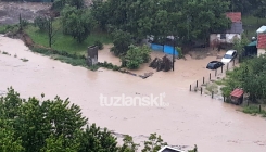 Rijeka 'Jala' izlila se kod Tehnološkog fakulteta u Tuzli (FOTO)