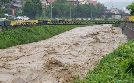 Civilna zaštita Grada Tuzla izdala upozorenje zbog mogućih bujičnih poplava tokom dana