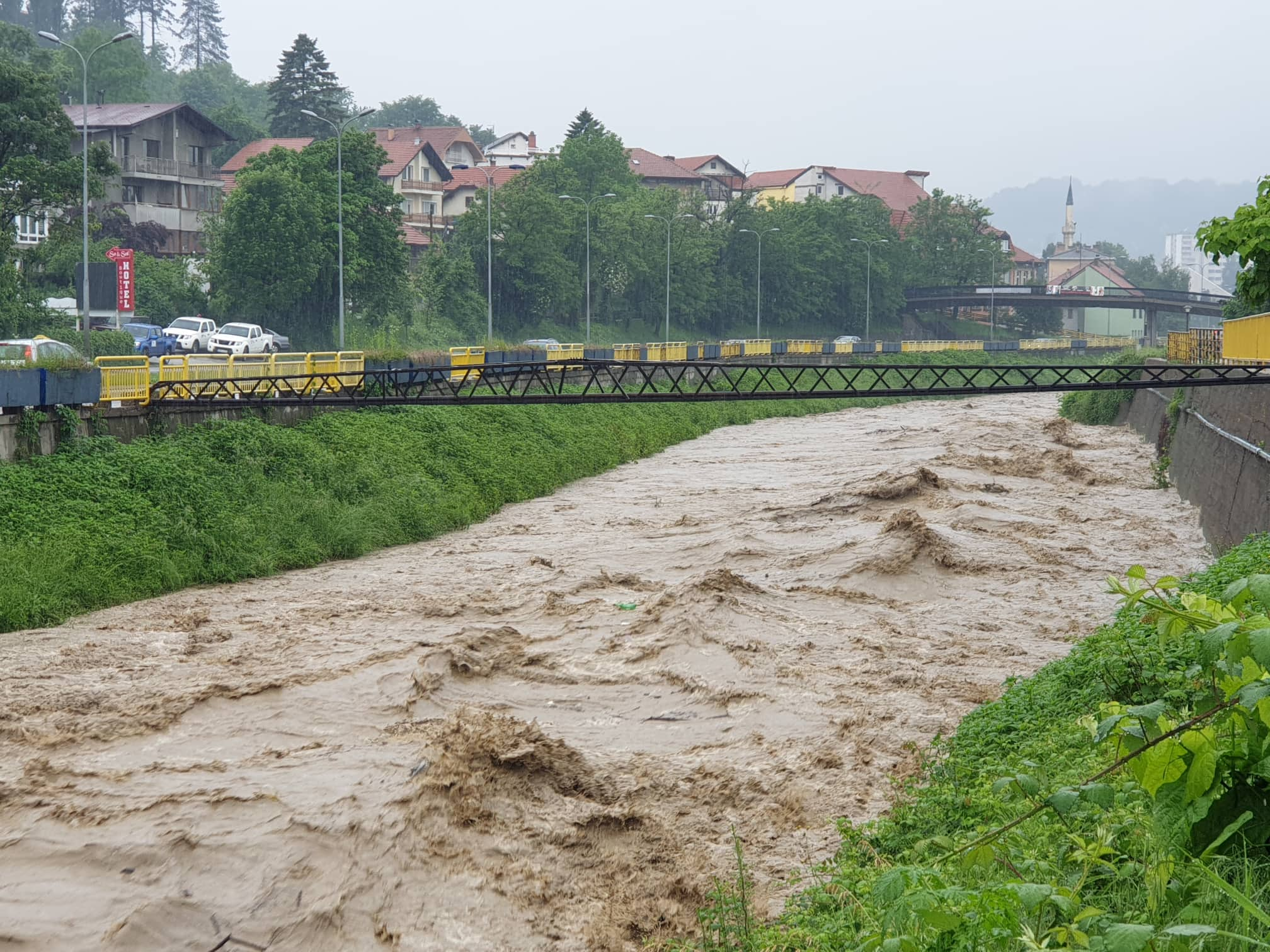 Civilna zaštita Grada Tuzla izdala upozorenje zbog mogućih bujičnih poplava tokom dana