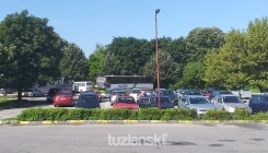 Razbijeno nekoliko automobila na Glavnoj autobuskoj stanici u Tuzli