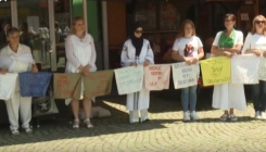 Tuzla: Mirnim protestom obilježila 24. godišnjicu genocida u Srebrenici (VIDEO)