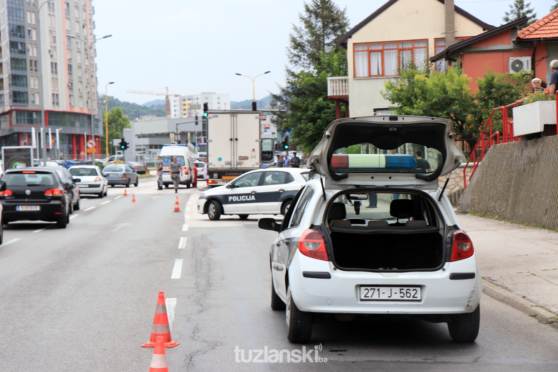 Policija u Tuzli oduzima automobile povratnicima u činjenju saobraćajnih prekršaja