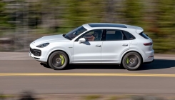 Porsche je predstavio novi Cayenne sa brzinom do 293 km/h