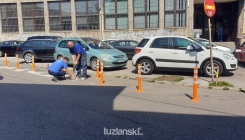 Fleksibilni stubići u Tuzli umjesto betonskih polukugli (FOTO)