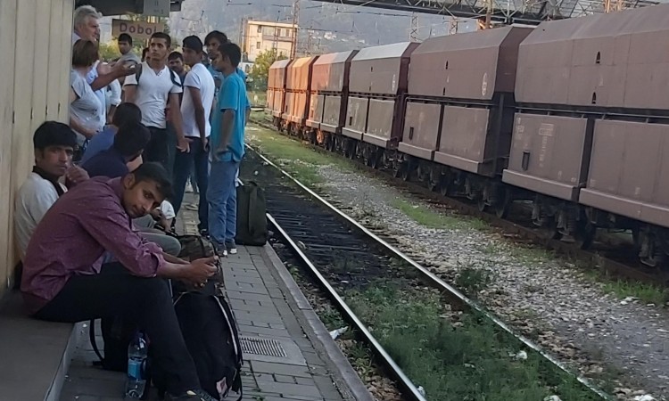 Migranti iz Tuzle vozom krenuli do Bihaća