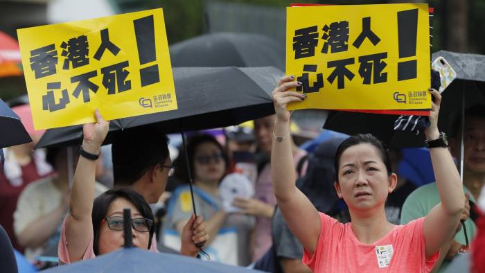 Hiljade stanovnika Hong Konga pridružilo se protestima uprkos kiši