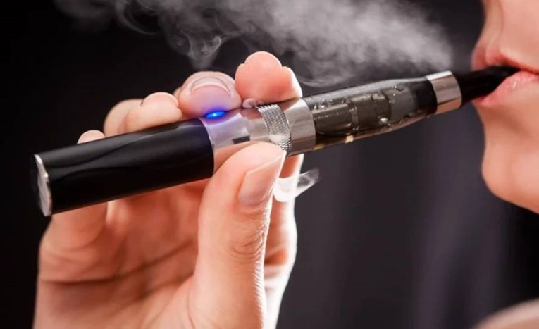 Osobe koje puše duhanske ili e-cigarete podložnije su koronavirusu