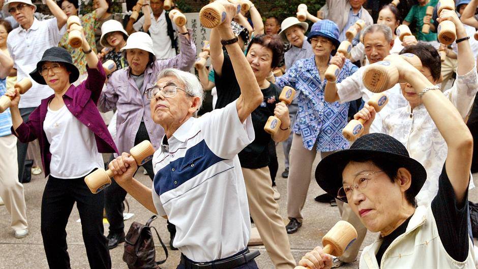 U Japanu živi više od 71.200 osoba starijih od sto godina