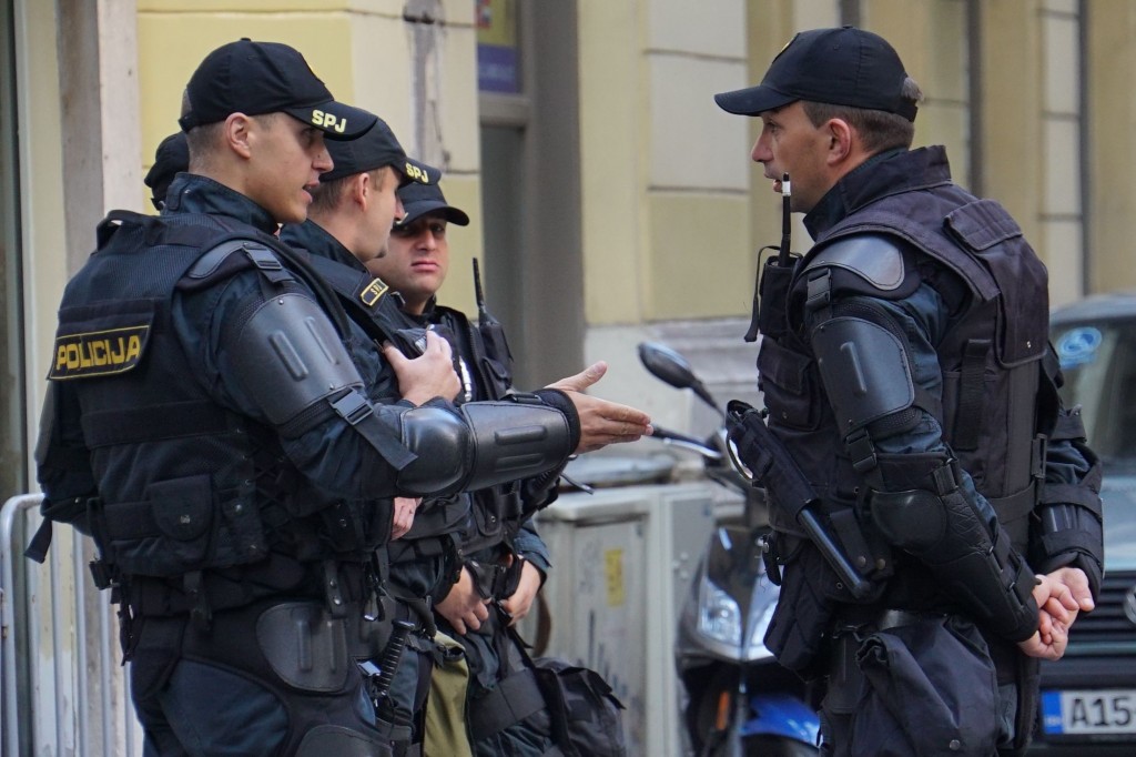 Veliki broj policajaca u centru Sarajeva: