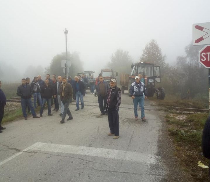 Protesti na pružnom prelazu prema Bašigovcima