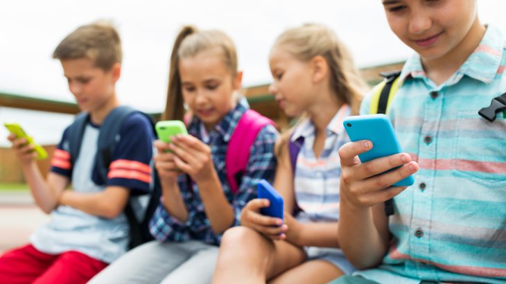Zabrinjavajuće: Otkriveno koliko društvene mreže zarađuju na maloljetnicima