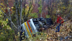 Nedaleko od Livna: Prevrnuo se Globtourov autobus, ima povrijeđenih