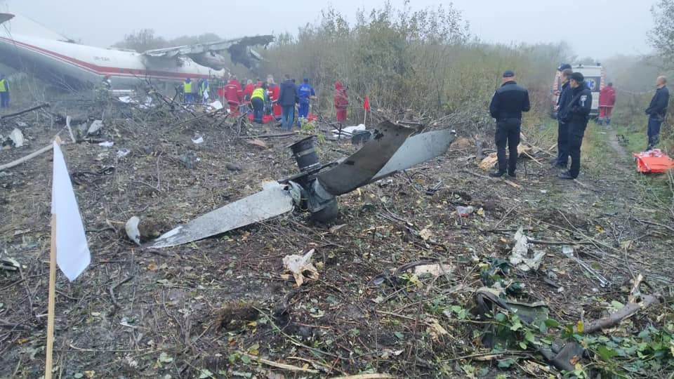 Pet osoba poginulo u padu vojnog aviona