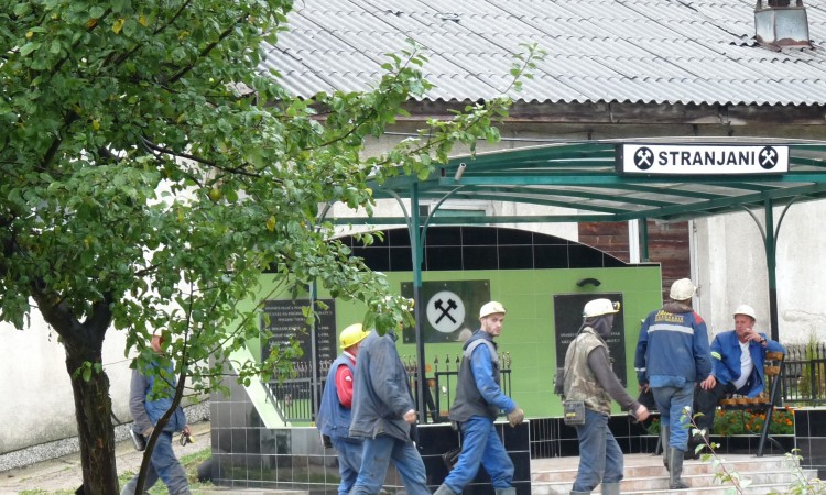 Rudari prve smjene zeničkog pogona "Stranjani" ni jutros nisu sišli u jamu