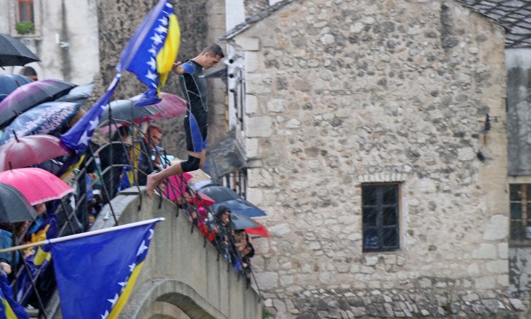 Mostar: Obilježena godišnjica rušenja Starog mosta