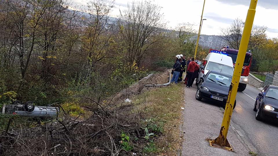 Tuzla: Vozač BMW-a teško povrijeđen u saobraćajnoj nesreći na Gradini