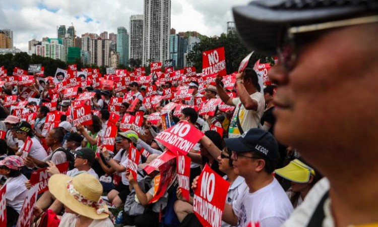 Slavlje u Hong Kongu: Prodemokratski kandidati dobili ogromnu većinu na izborima
