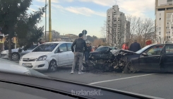 Tuzla: Težak sudar kod Hametove pijace, povrijeđeno više osoba