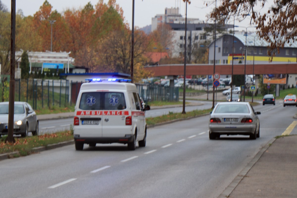 Tuzla: U saobraćajnoj nezgodi povrijeđen pješak