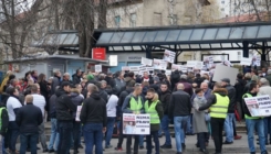 Protest građana ispred KCUS-a: 'Za Nadin i svu djecu'