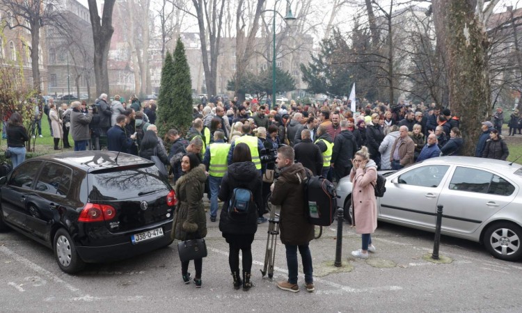 Mirno okupljanje zdravstvenih radnika: Trenutno smo u vakumu