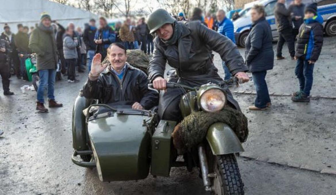 Na skup bikera došao prerušen u Hitlera: Sad mu prijeti zatvor...