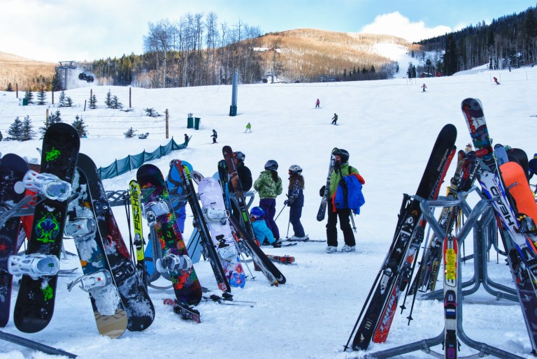 Pojačan promet vozila na ski centrima i zimskim izletištima