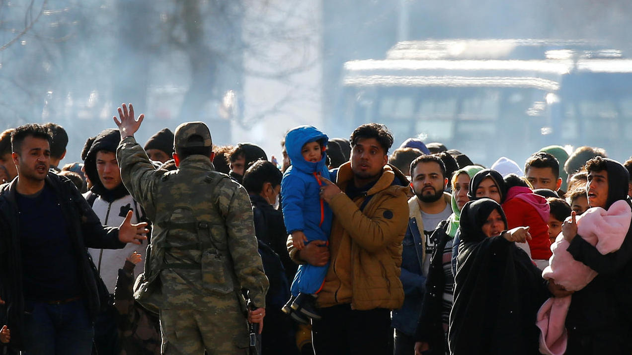 Grčka granična policija suzavcem i zvučnim bombama rastjerivala migrante