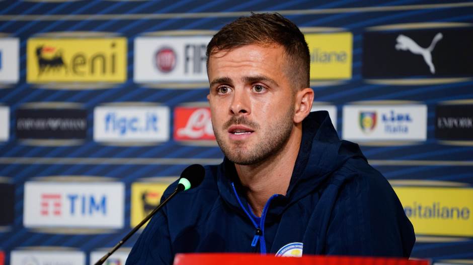 Miralem Pjanić na prvi trening Juventusa stigao u Ferrariju