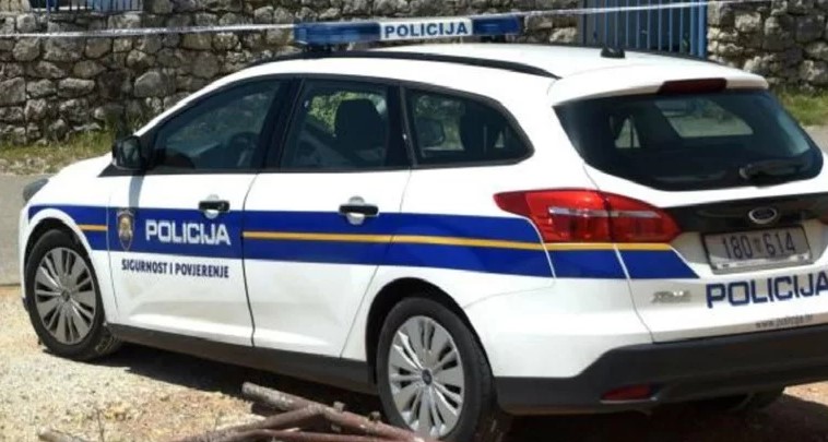 Kod muškarca u Hrvatskoj policija pronašla puške, pištolje, prigušivače, streljivo...