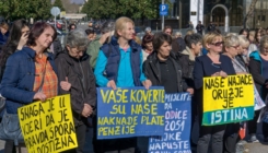 Crna Gora: Održani protesti bivših korisnica naknada za majke sa troje ili više djece